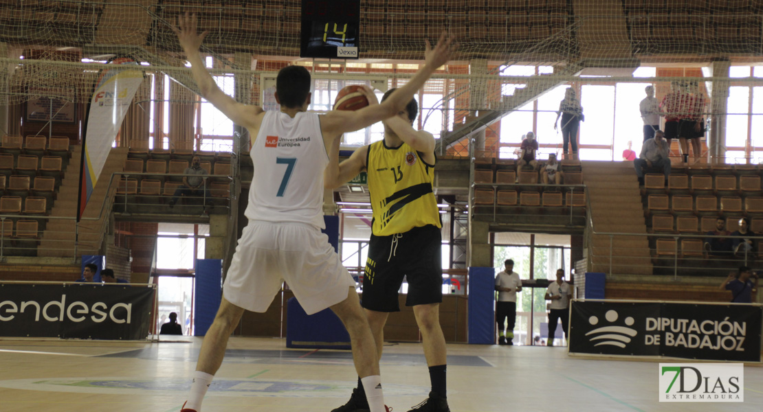 Imágenes de los cuartos del nacional junior de baloncesto de Badajoz