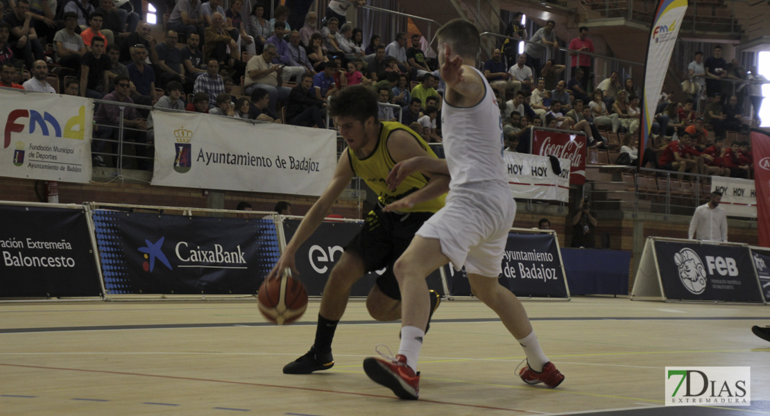 Imágenes de los cuartos del nacional junior de baloncesto de Badajoz