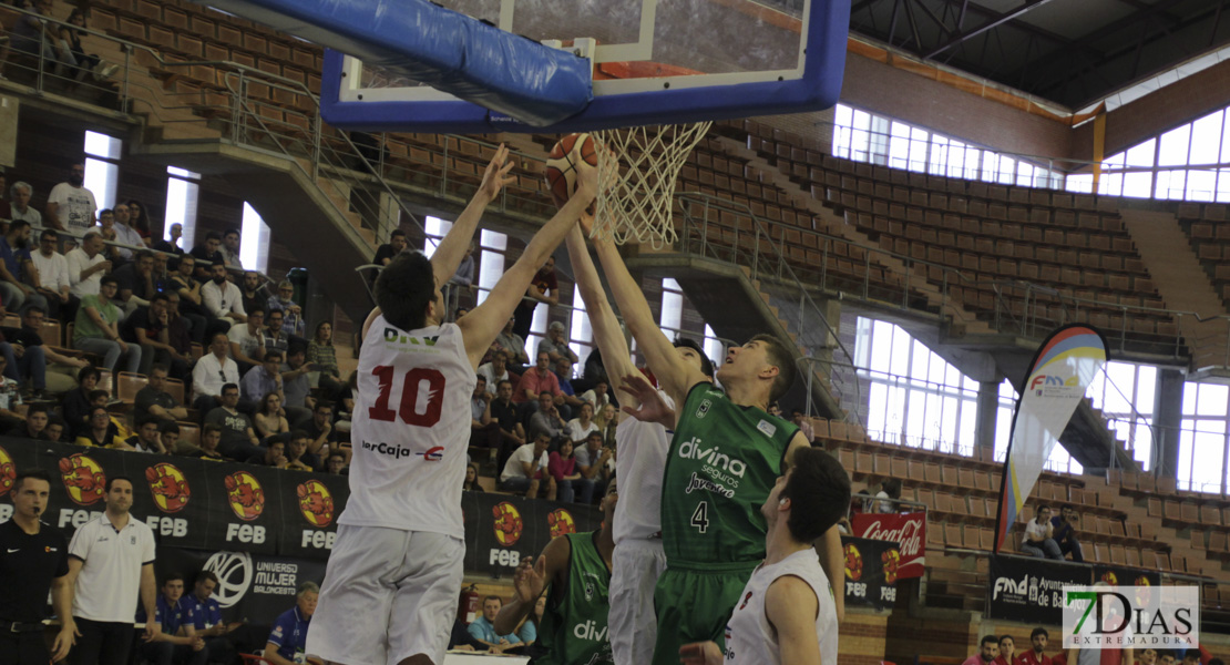 Imágenes de las semifinales del nacional de baloncesto junior de Badajoz