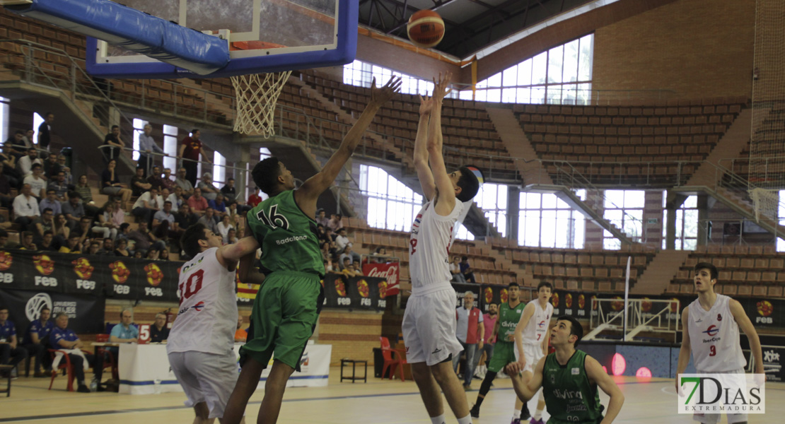 Imágenes de las semifinales del nacional de baloncesto junior de Badajoz