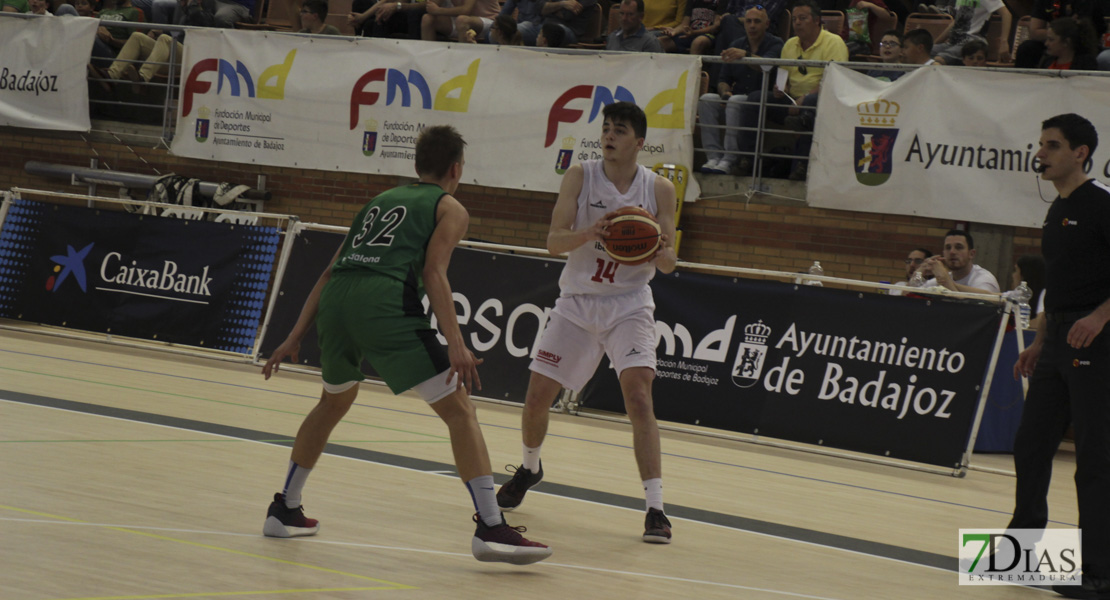 Imágenes de las semifinales del nacional de baloncesto junior de Badajoz