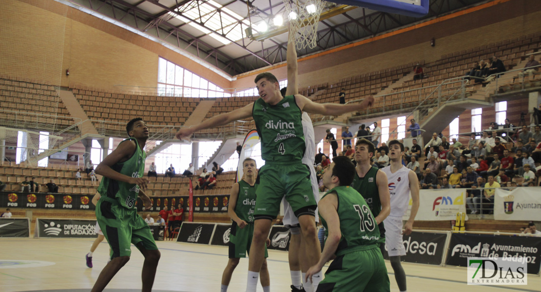 Imágenes de las semifinales del nacional de baloncesto junior de Badajoz