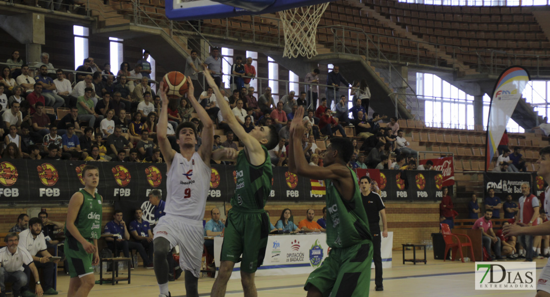 Imágenes de las semifinales del nacional de baloncesto junior de Badajoz