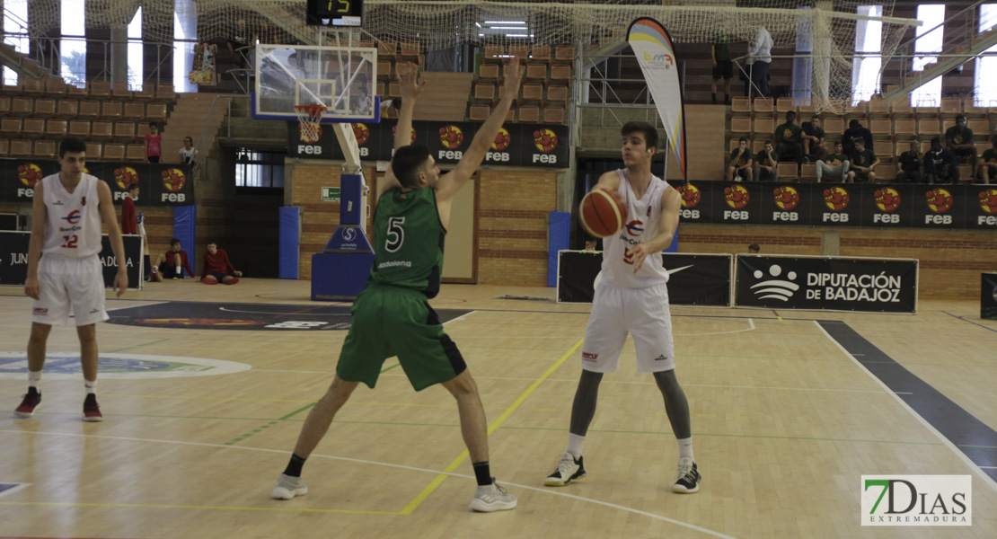 Imágenes de las semifinales del nacional de baloncesto junior de Badajoz