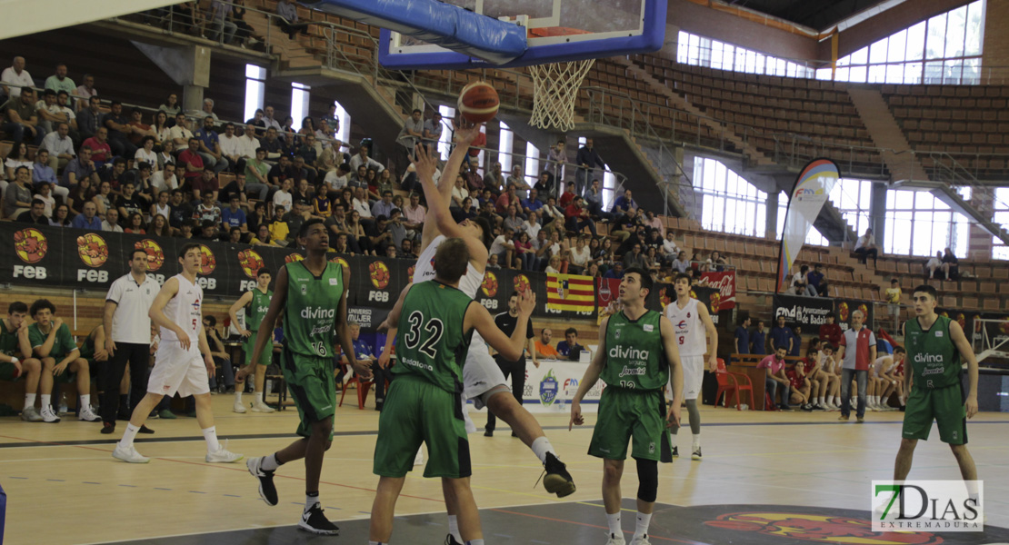 Imágenes de las semifinales del nacional de baloncesto junior de Badajoz