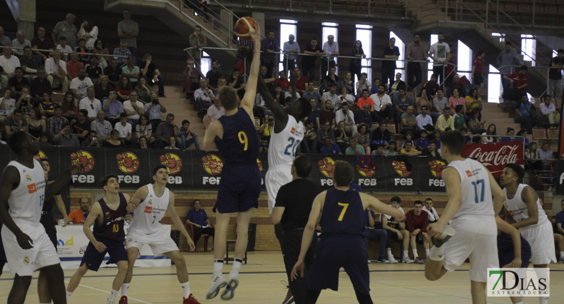 Imágenes de las semifinales del nacional de baloncesto junior de Badajoz