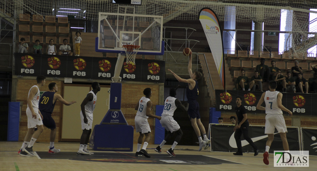 Imágenes de las semifinales del nacional de baloncesto junior de Badajoz