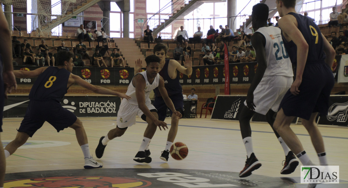 Imágenes de las semifinales del nacional de baloncesto junior de Badajoz