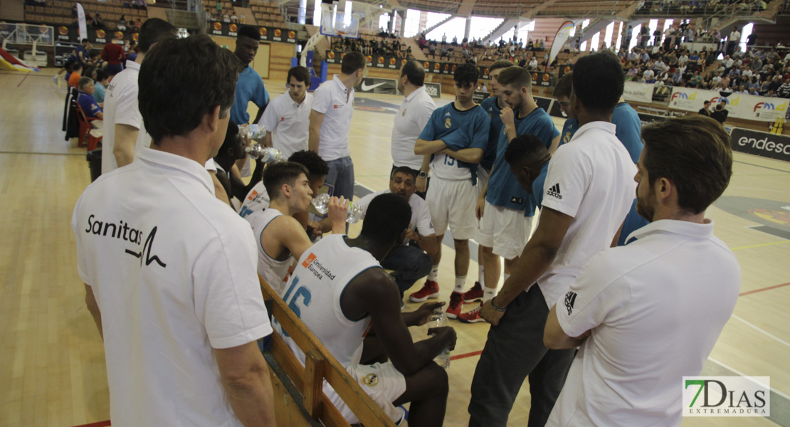 Imágenes de las semifinales del nacional de baloncesto junior de Badajoz