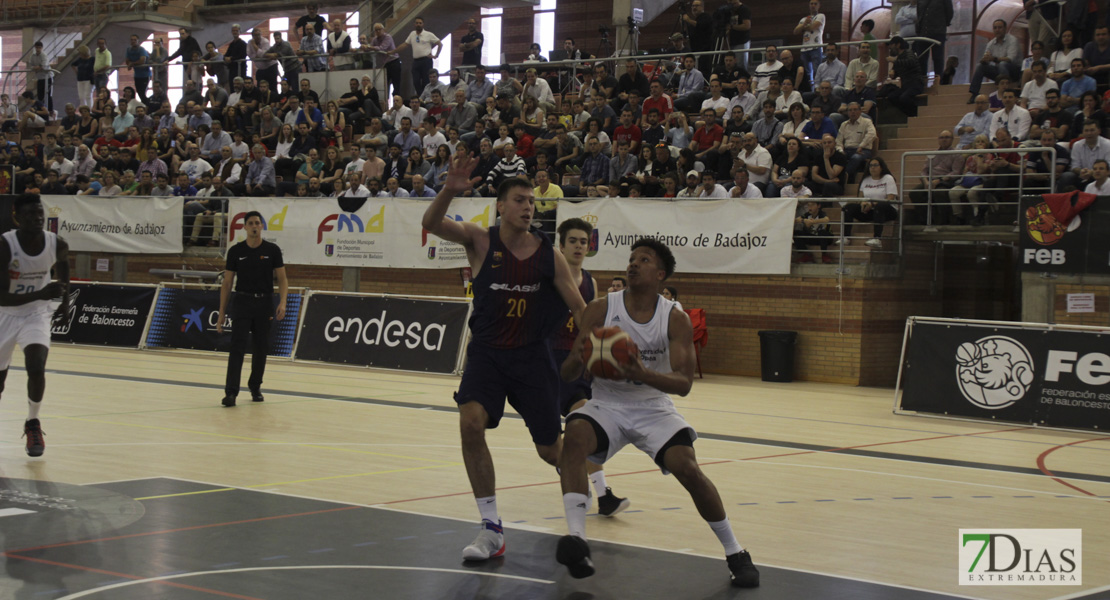 Imágenes de las semifinales del nacional de baloncesto junior de Badajoz