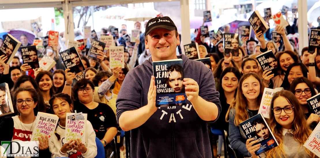 Blue Jeans acapara todas las miradas adolescentes en la Feria del Libro 2018