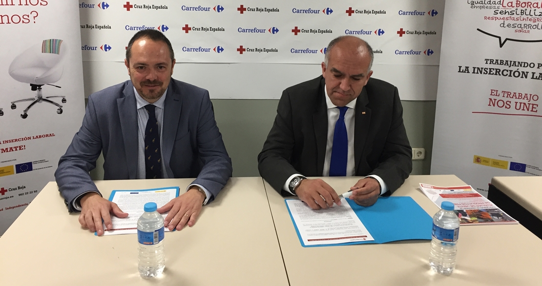 Carrefour y Cruz Roja firman un acuerdo laboral para jóvenes y mayores