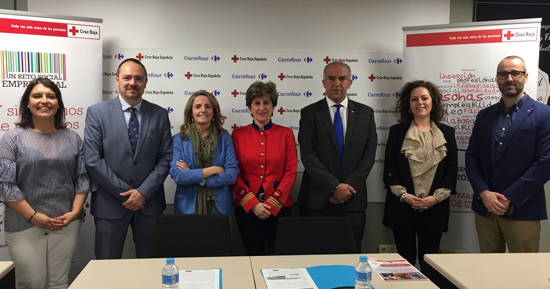 Carrefour y Cruz Roja firman un acuerdo laboral para jóvenes y mayores