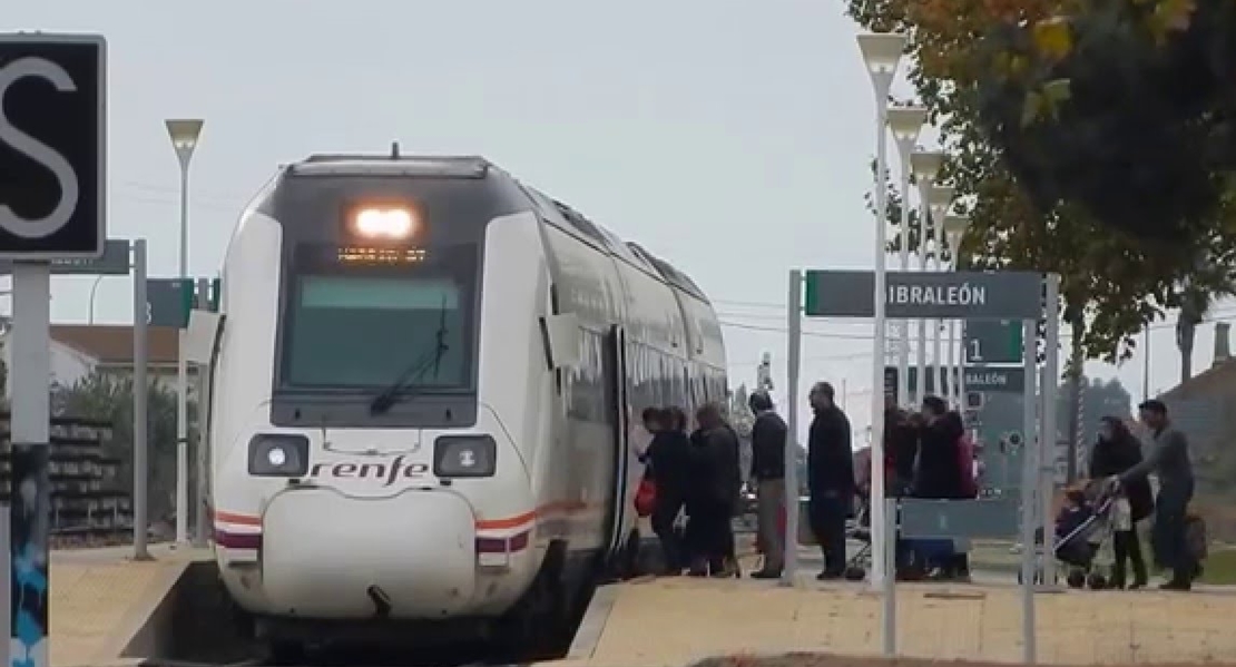 Los trenes vuelven a la vía Zafra – Huelva, que para Fomento es segura