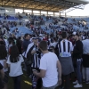 Los blanquinegros celebran la permanencia en el césped del Nuevo Vivero