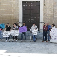 Junta y Ministerio siguen ignorando a 10 familias que viven en condiciones &quot;infrahumanas&quot;