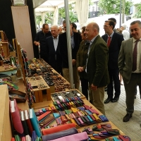 Artesanía y alimentos extremeños en el Paseo de Cánovas de Cáceres