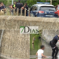Rescate de un joven en el río Guadiana (Badajoz)