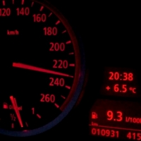 Un conductor pasa a 202 kilómetros por hora por un control de velocidad