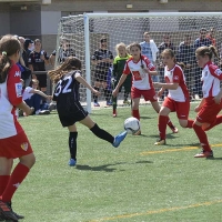 El fútbol femenino se reivindica en Badajoz