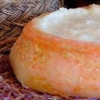 Quienes visiten los monumentos de Cáceres tendrán Torta del Casar