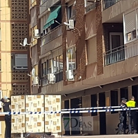 Una mujer cae desde el último piso de un edificio en Badajoz