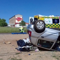 Accidente y posterior vuelco en la carretera de Sevilla