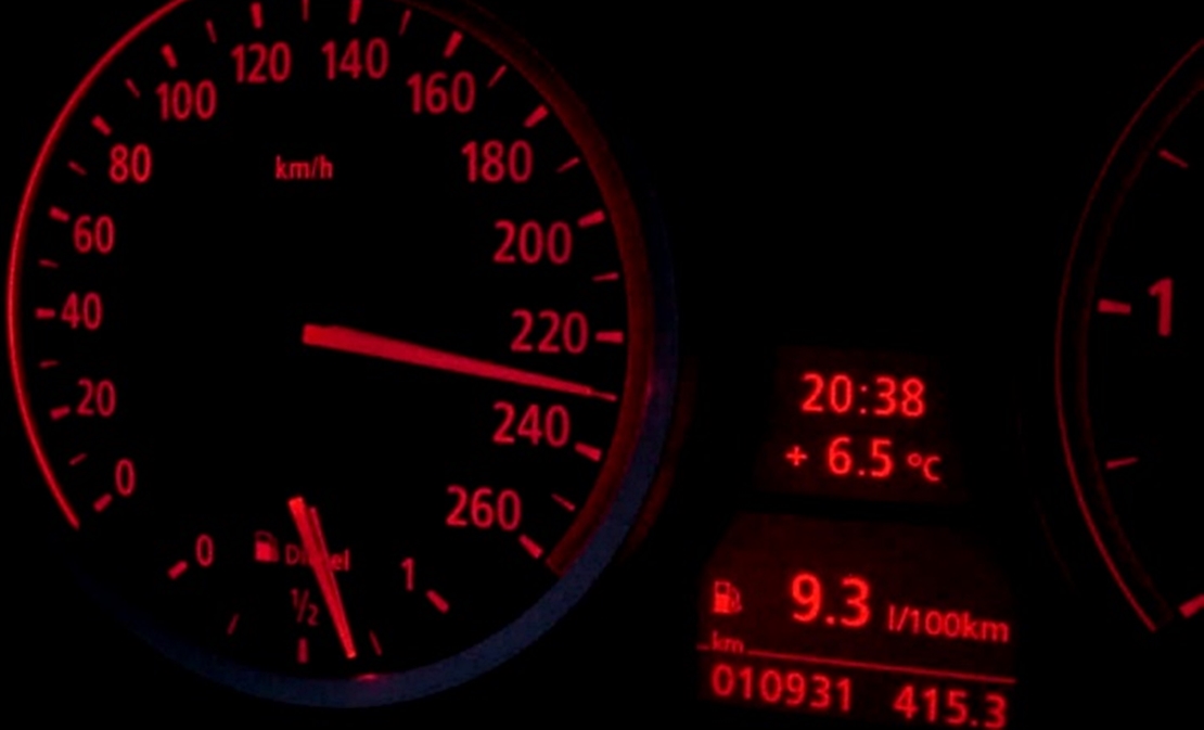 Un conductor pasa a 202 kilómetros por hora por un control de velocidad