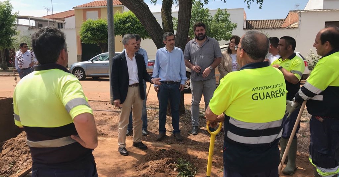 Navarro se interesa por los daños de la inundación en Guareña