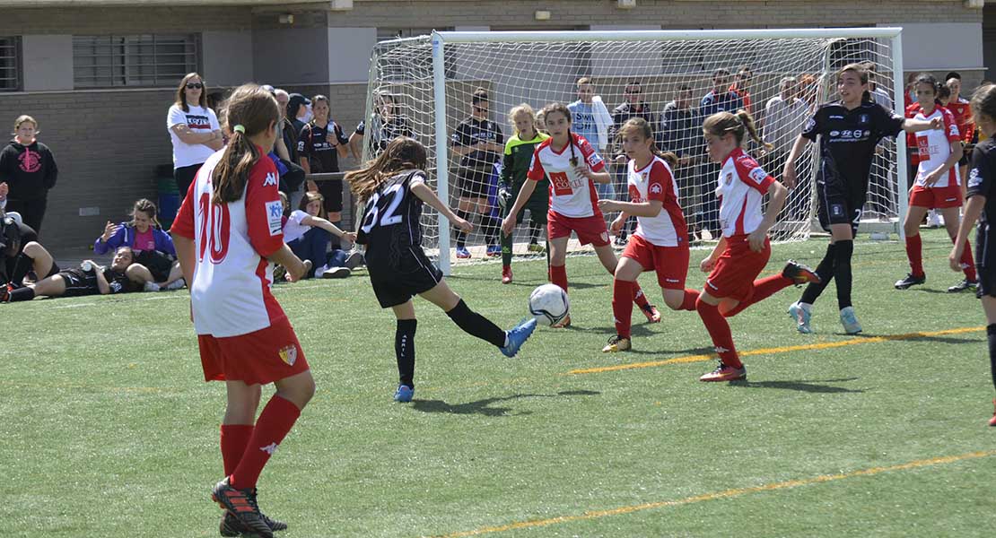 El fútbol femenino se reivindica en Badajoz