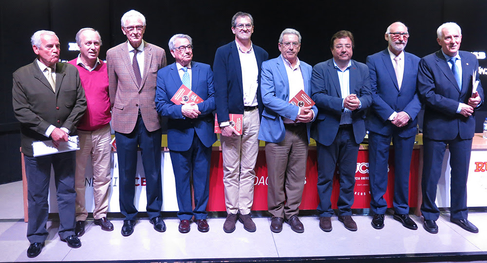 La historia del baloncesto pacense se plasma en un libro