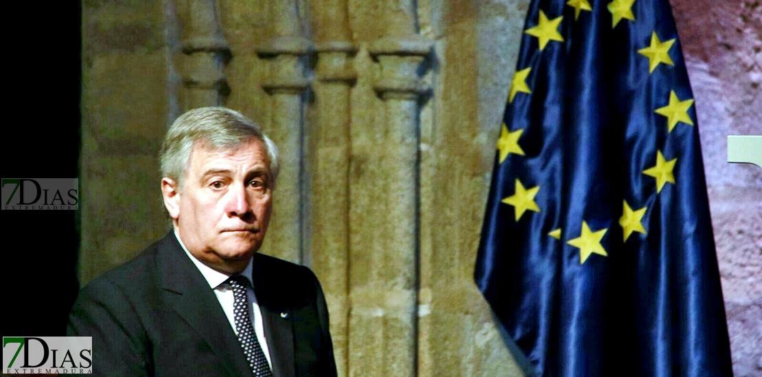 El Rey entrega el premio Carlos V a Tajani