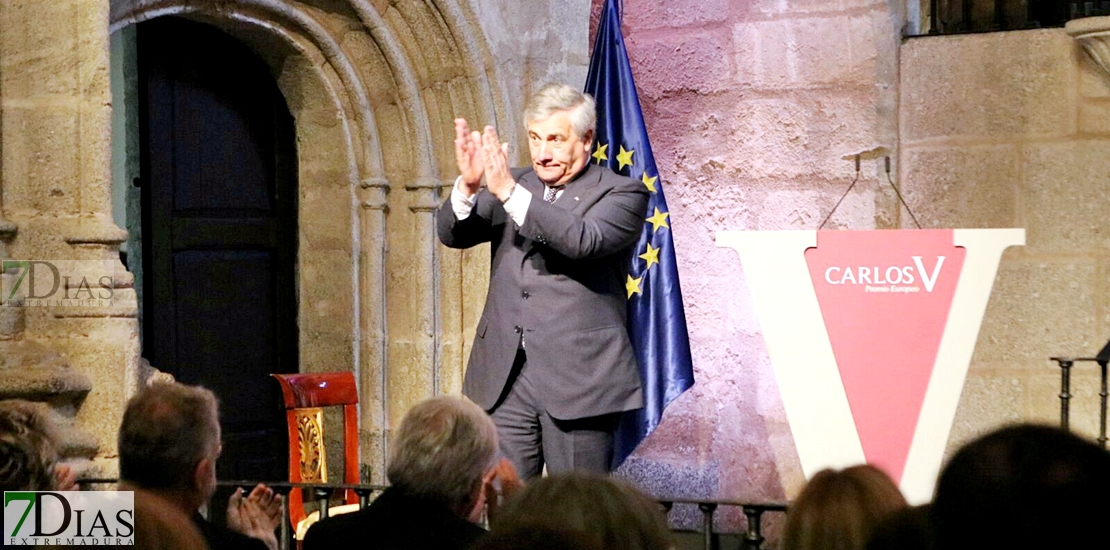El Rey entrega el premio Carlos V a Tajani