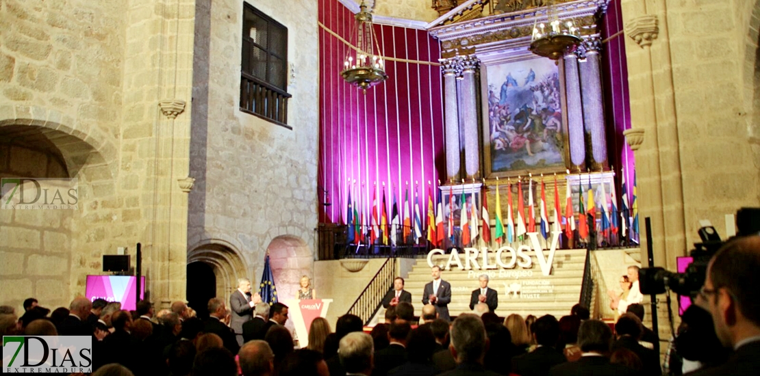 El Rey entrega el premio Carlos V a Tajani