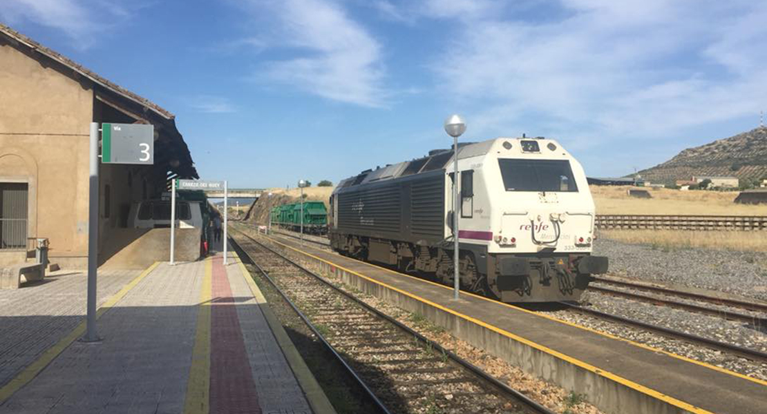 La avería de un mercancías obliga a desalojar un tren de pasajeros en Almorchón