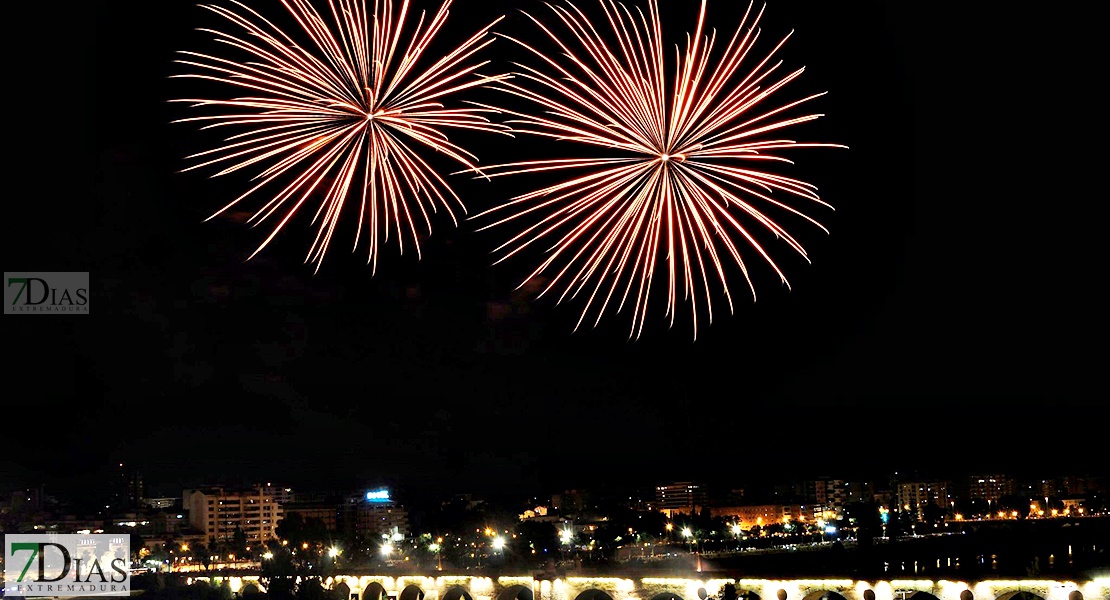 Noche de fuegos y deseos en la Feria de San Juan