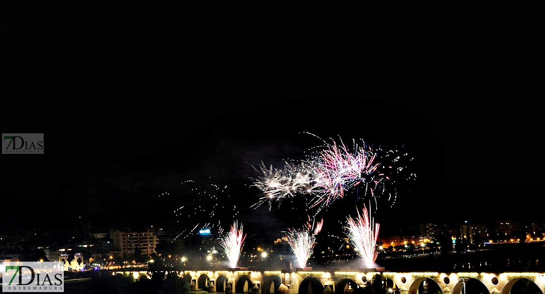 Noche de fuegos y deseos en la Feria de San Juan