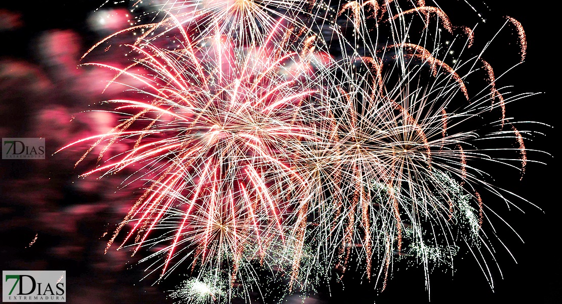 Noche de fuegos y deseos en la Feria de San Juan