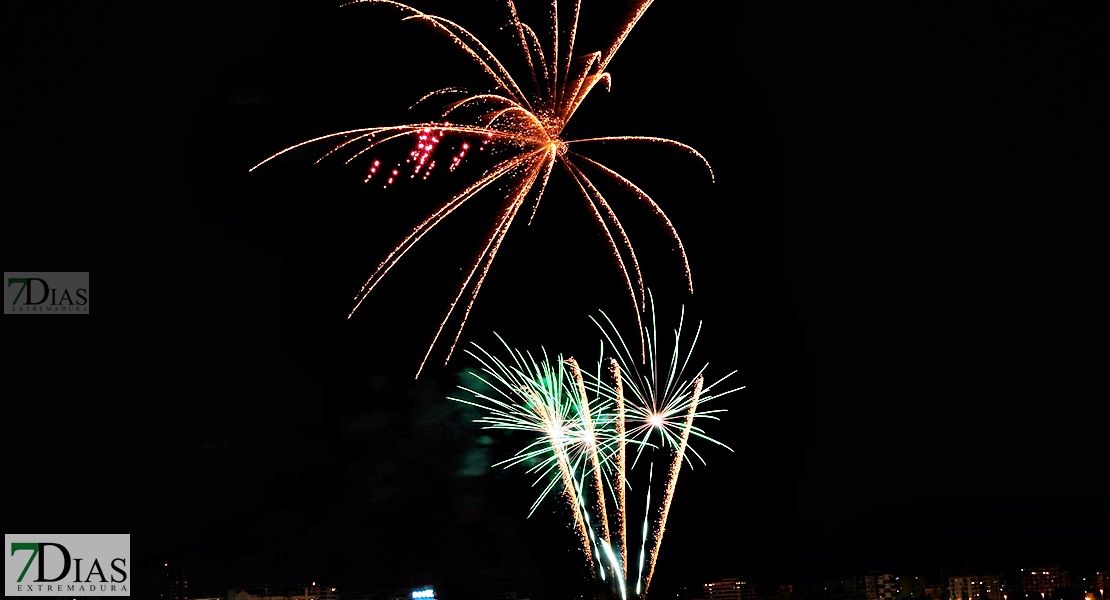 Noche de fuegos y deseos en la Feria de San Juan