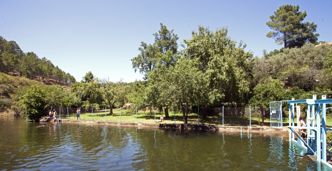 Un niño de tres años sufre un accidente grave en una piscina