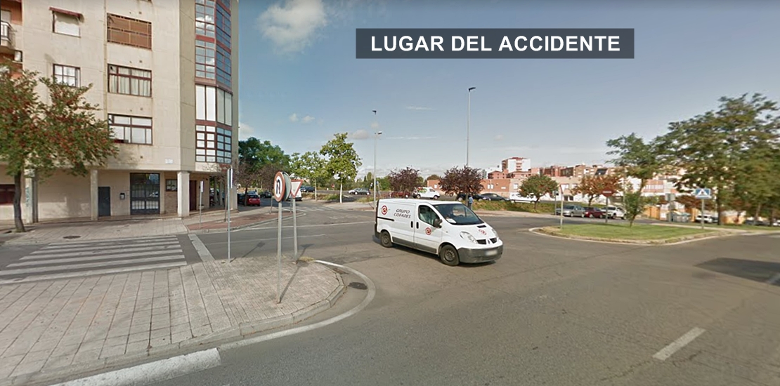 Un joven motorista herido grave en Cáceres