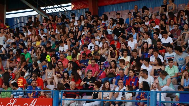 Inolvidable celebración para un hito histórico del fútbol extremeño