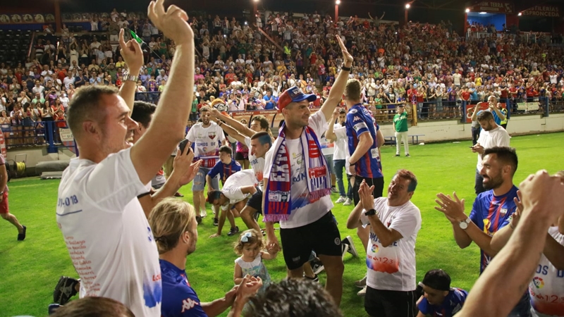 Inolvidable celebración para un hito histórico del fútbol extremeño