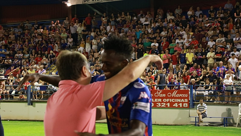 Inolvidable celebración para un hito histórico del fútbol extremeño
