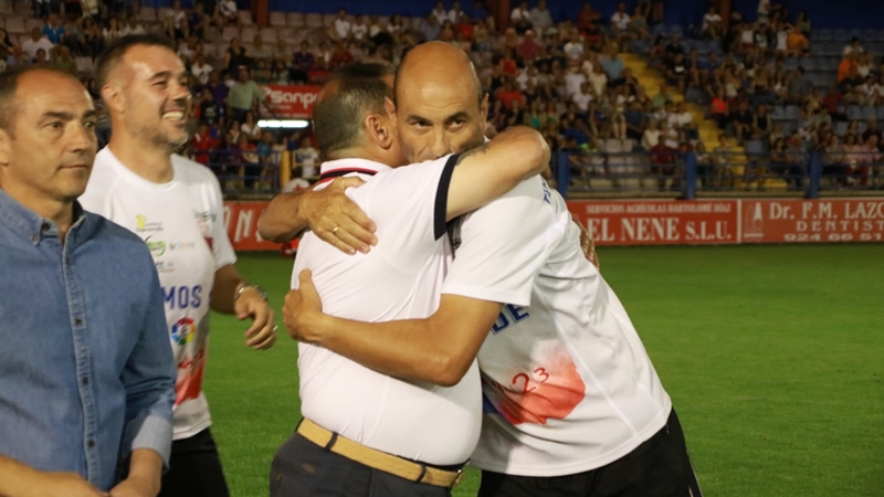 Inolvidable celebración para un hito histórico del fútbol extremeño