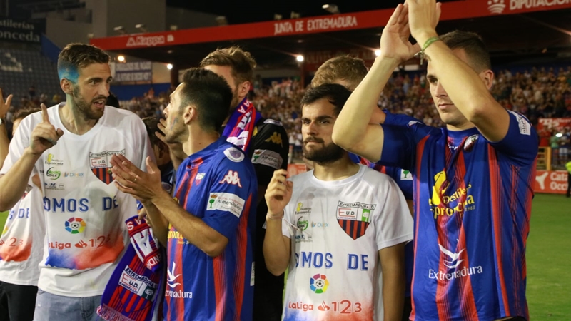 Inolvidable celebración para un hito histórico del fútbol extremeño