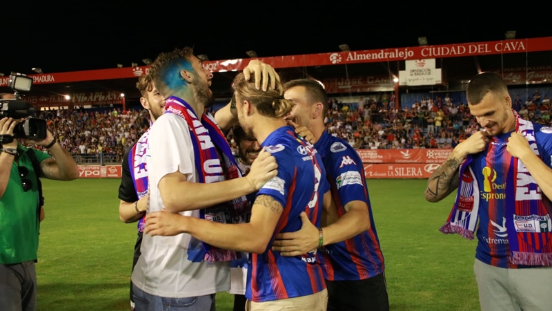 Inolvidable celebración para un hito histórico del fútbol extremeño