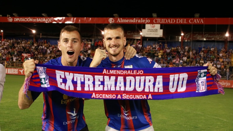 Inolvidable celebración para un hito histórico del fútbol extremeño