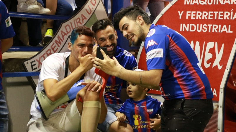 Inolvidable celebración para un hito histórico del fútbol extremeño