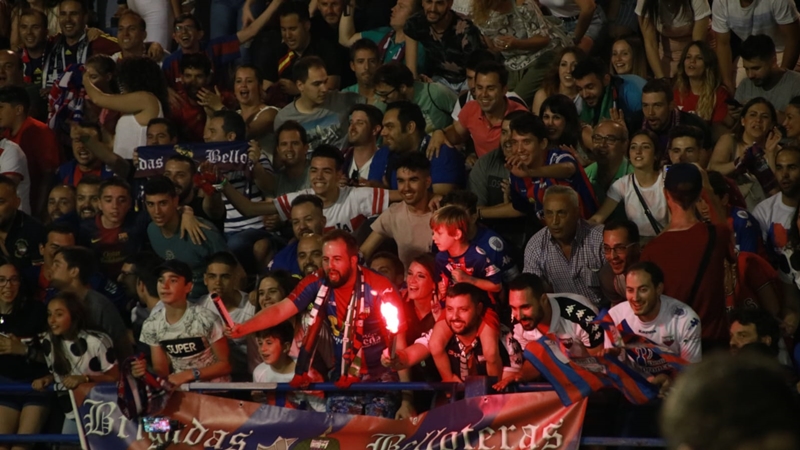 Inolvidable celebración para un hito histórico del fútbol extremeño